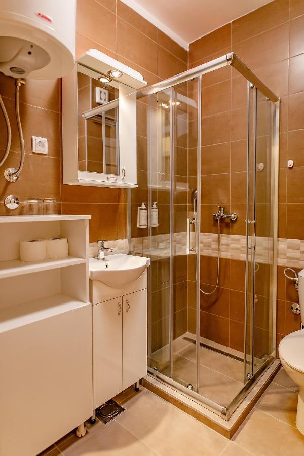 Airstar Hotel Surčin Eksteriør billede