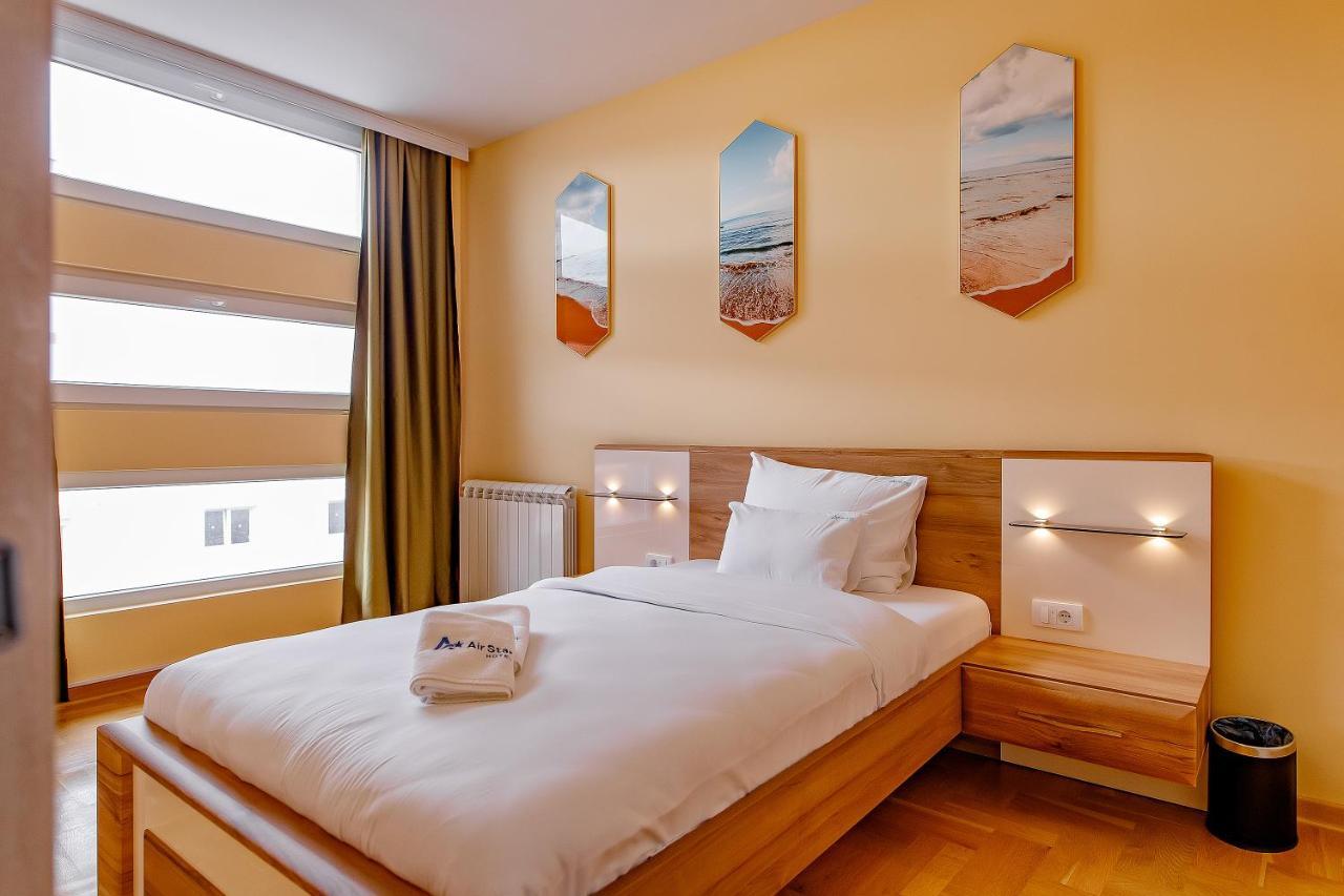 Airstar Hotel Surčin Eksteriør billede