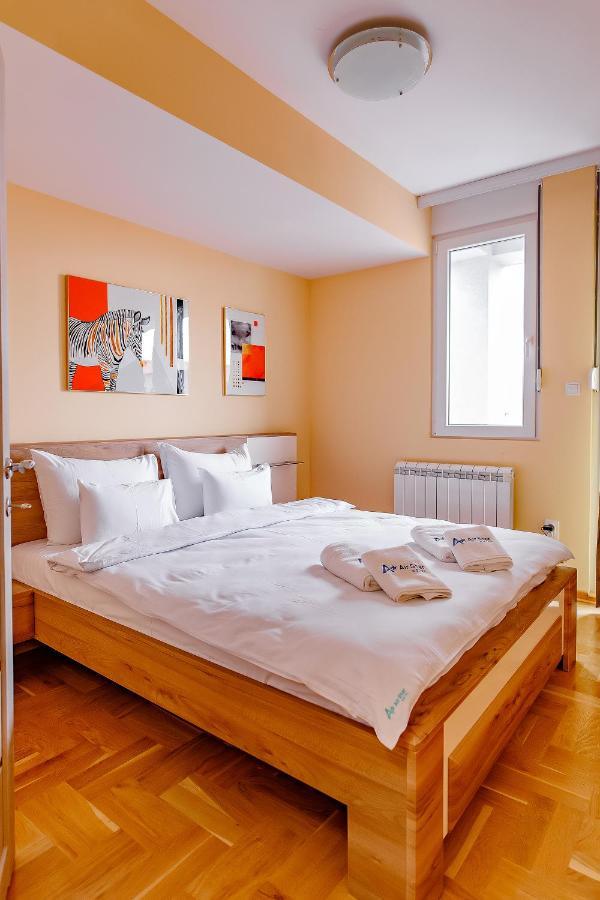 Airstar Hotel Surčin Eksteriør billede