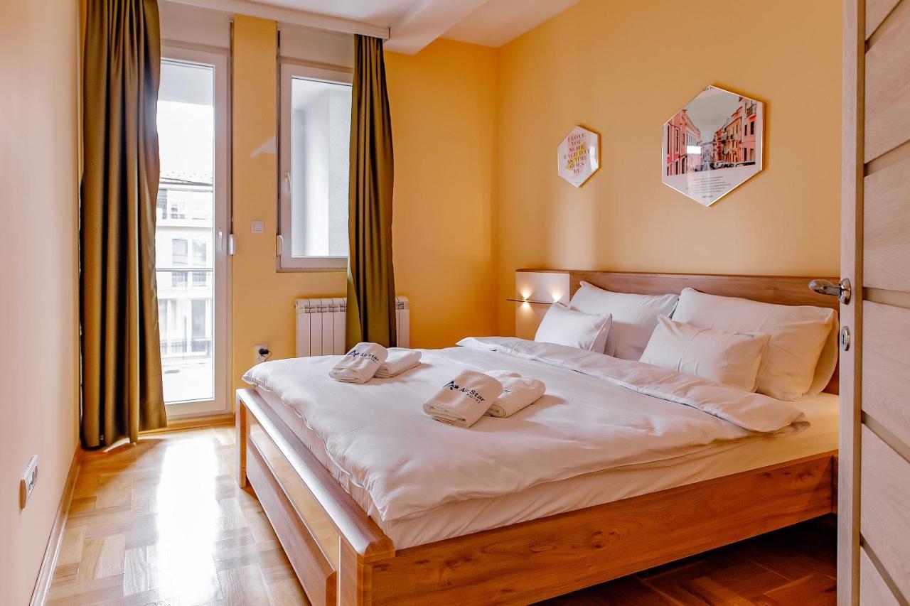 Airstar Hotel Surčin Eksteriør billede