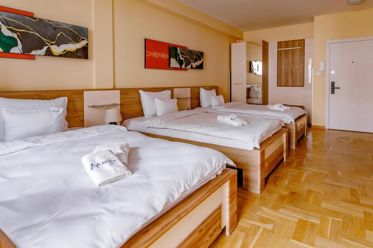 Airstar Hotel Surčin Eksteriør billede