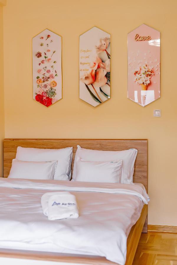 Airstar Hotel Surčin Eksteriør billede