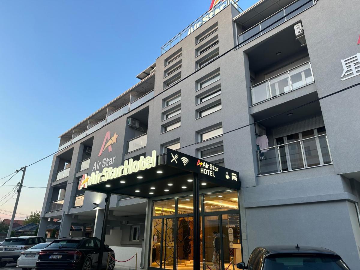 Airstar Hotel Surčin Eksteriør billede